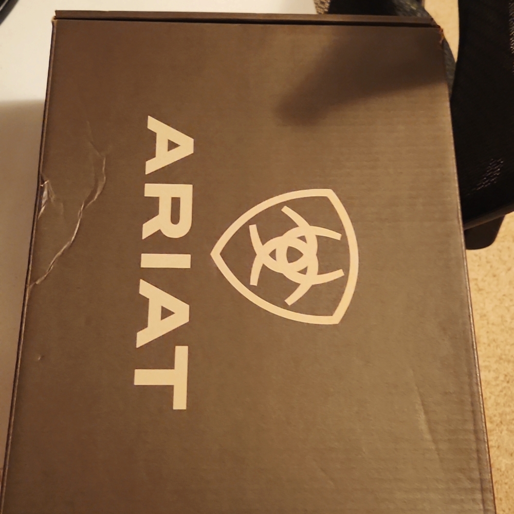 Ariat legacy cowgirl boots  7.5 B